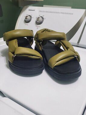 NWT FitFlop Gen-FF Soft-Leather Back-Strap Green Sandals | 8.5